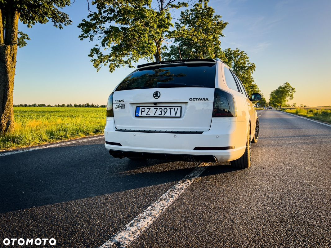 Skoda Octavia Combi 2.0 TSI DSG RS - 3