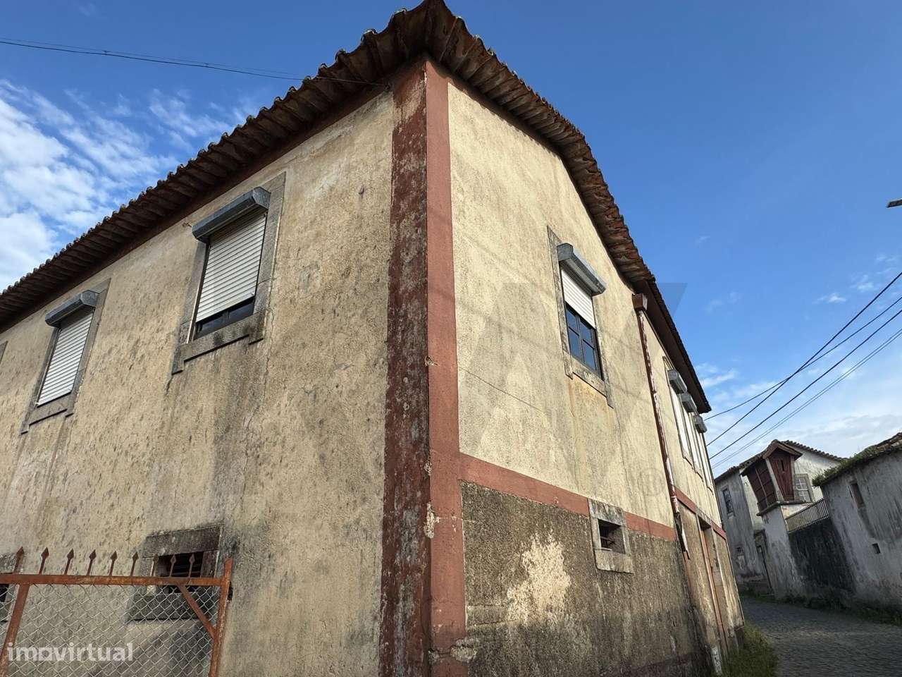 Moradia isolada para recuperar - Grande imagem: 4/5