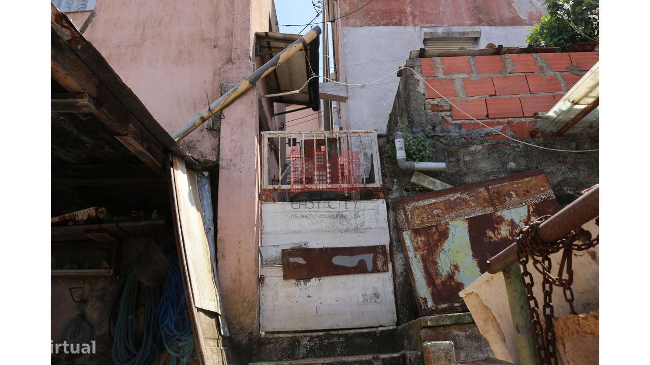 Moradia T2+T2 | Terreno 326 M2-25