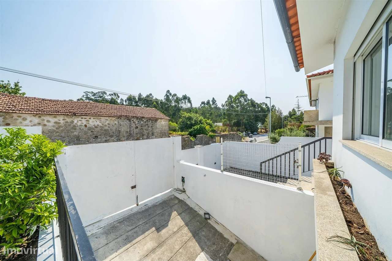 Moradia T4 com piscina nas Marinhas | Esposende-13