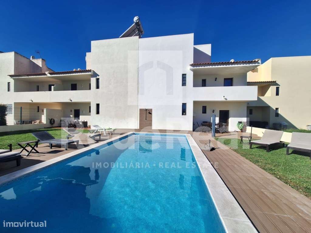 Moradia T3 + 1 com Piscina Privada e Boas Áreas no Coração de Albuf...-1