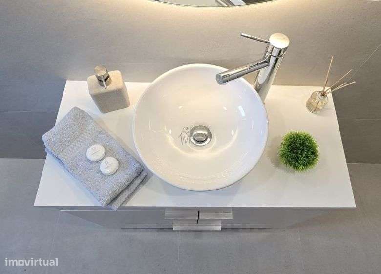 &#127991;&#65039;Apartamento T3 Remodelado em Benfica – Moderno e Cent-8