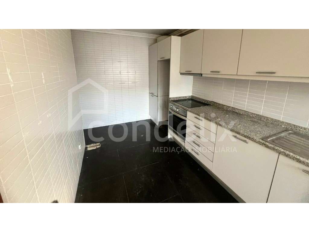 Apartamento T2 Avenida do Conde, S. Mamede Infesta - Grande imagem: 5/17