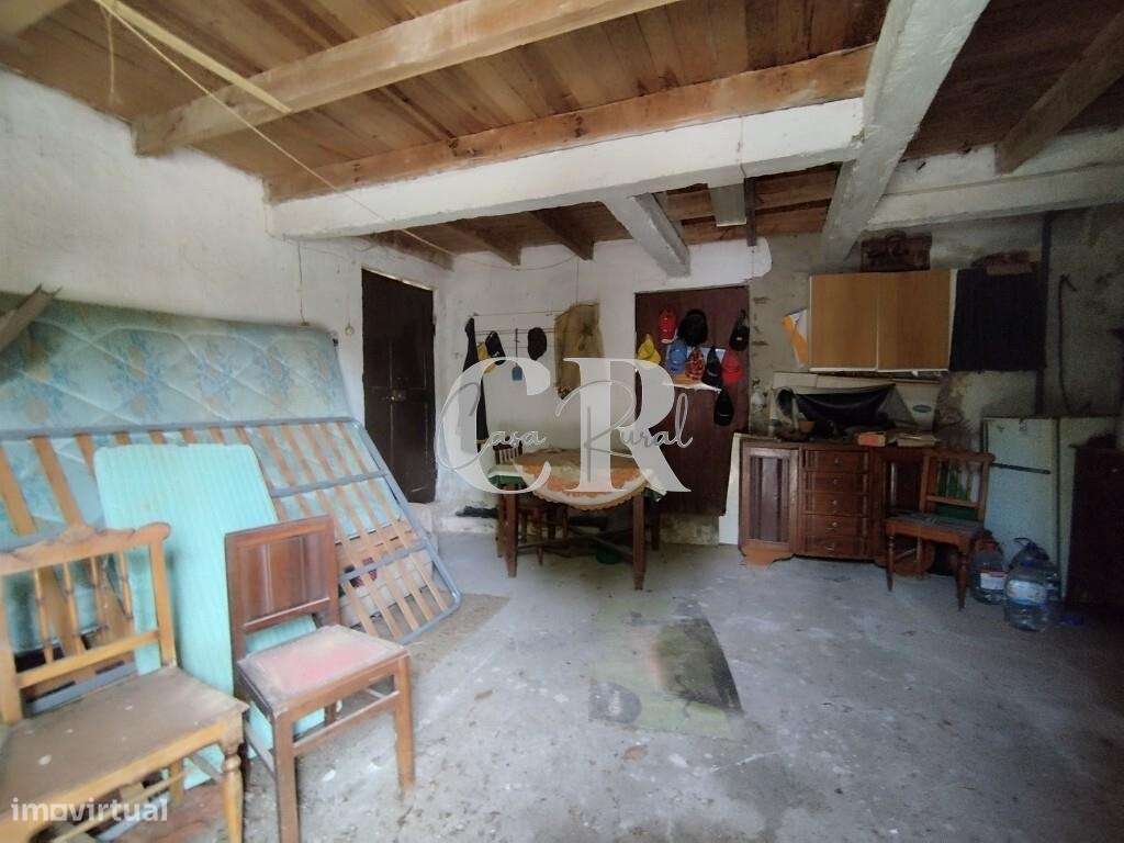 Moradia em pedra com quintal p/ remodelar a poucos minutos do centro d - Grande imagem: 5/60