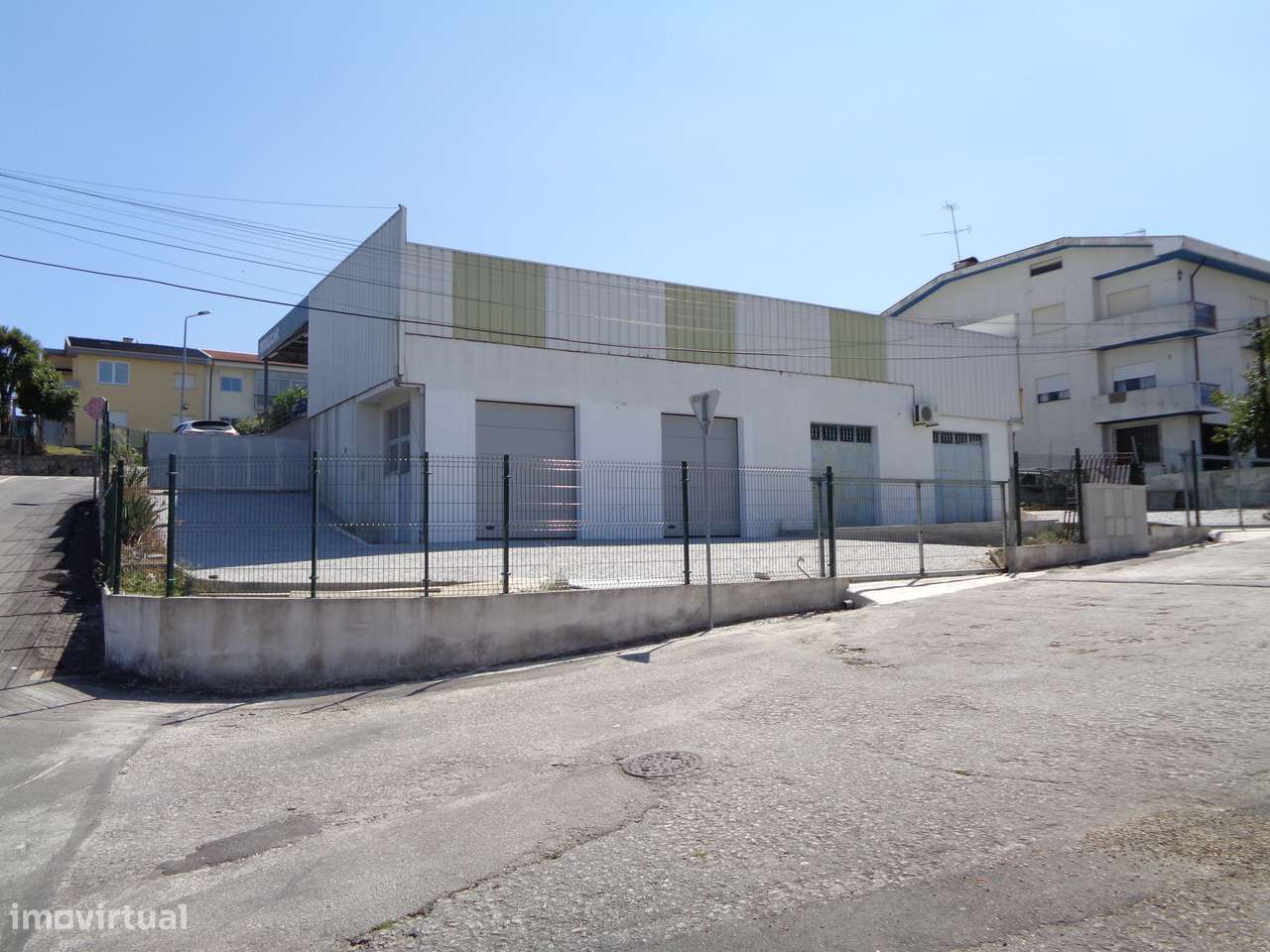 Aluga-se Armazém com 150m2 e Logradouro 200m2  comercio e serviços - Grande imagem: 4/16