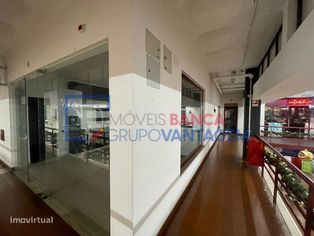 Loja com 98m², localizada no Centro Comercial Fontedeira, em Portal... - Grande imagem: 5/26