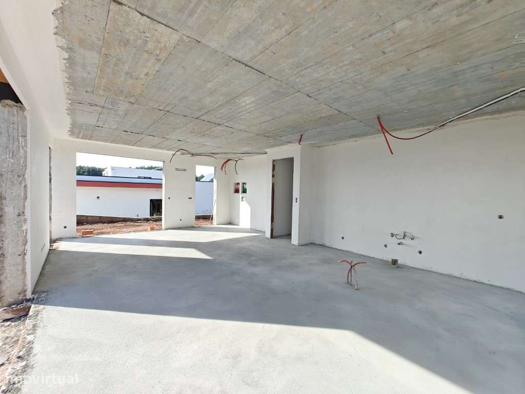 Moradia nova com piscina em zona privilegiada - Grande imagem: 4/21