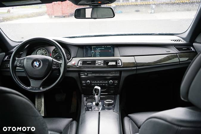 BMW Seria 7 740Li - 16