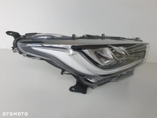 0250685 Toyota Yaris 4 IV FULL LED Lampa Prawa - 2