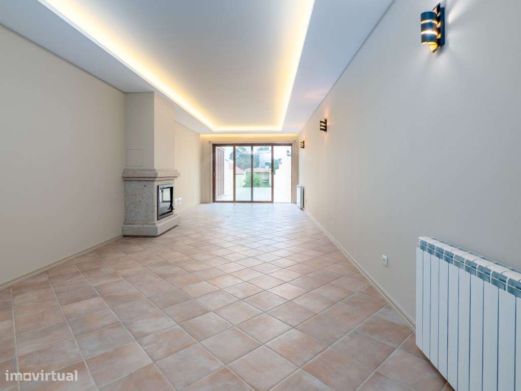 Moradia T2 Reabilitada com Jardim Privativo em Coimbrões - Grande imagem: 4/30