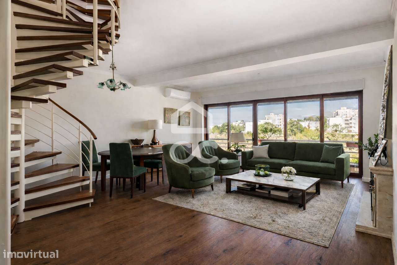 Duplex Exclusivo T5+1 com 2 Garagens | Condomínio de Luxo com Piscina - Grande imagem: 3/51