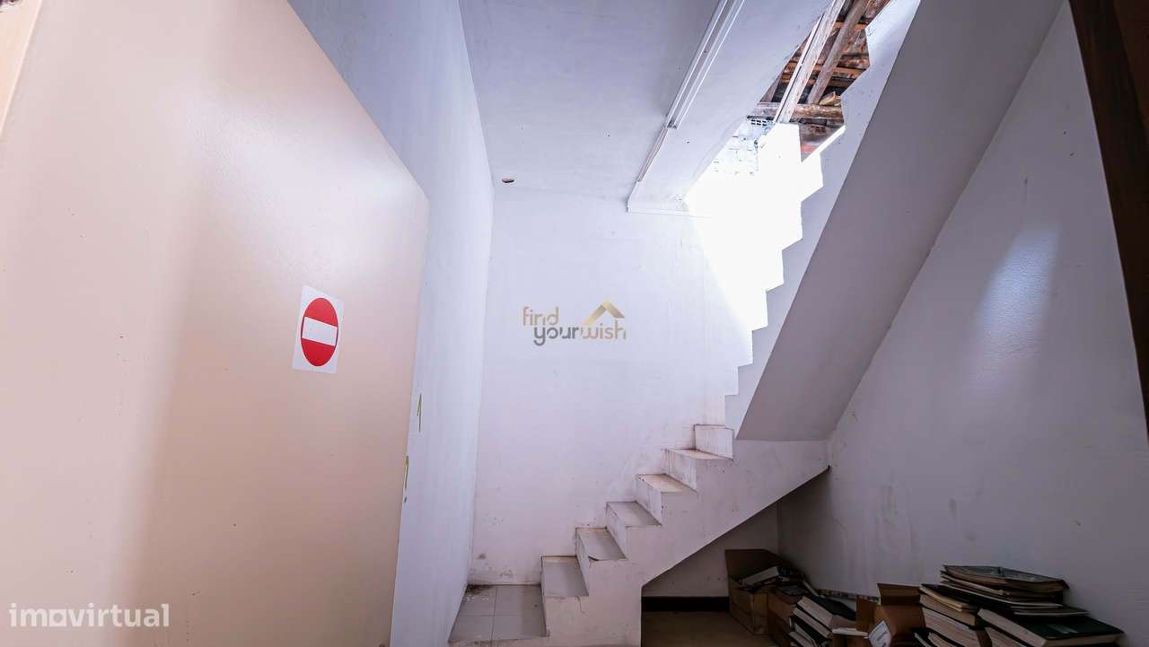 Armazém de cerâmica localizada no centro de Vestiaria.-12