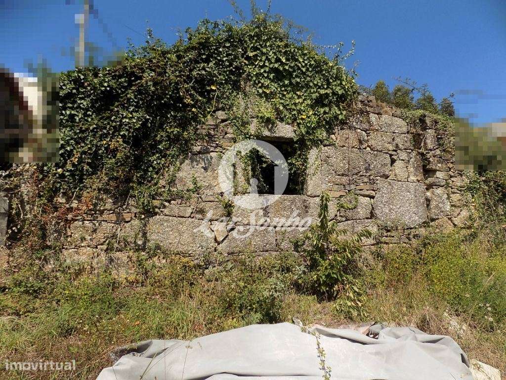 Moradia em ruínas com terreno de 778 m2  - Jesufrei - Grande imagem: 4/9