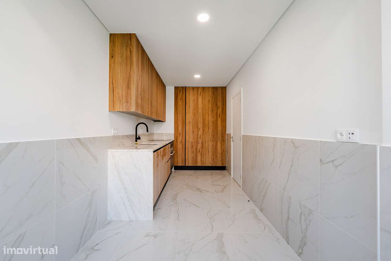 T2+1 Totalmente renovado com piscina | Penha de França |-18