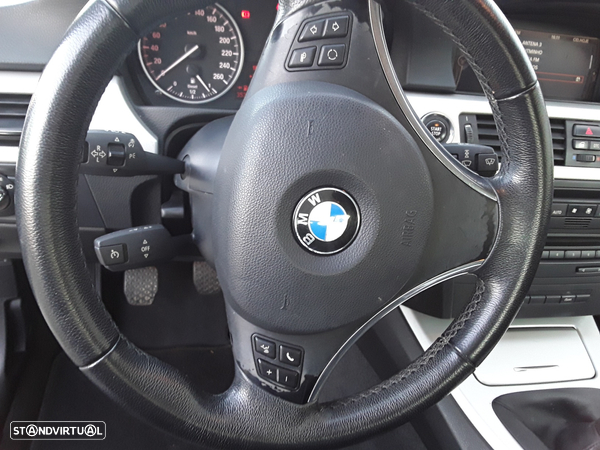 BMW 320 d Intense - 19