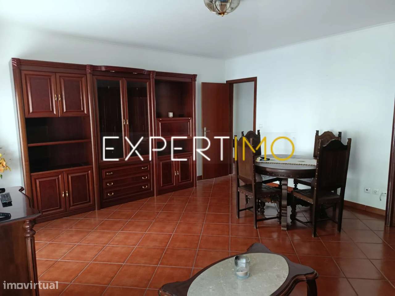 Apartamento T2 R/C mobilado, com varanda e arrecadação-20