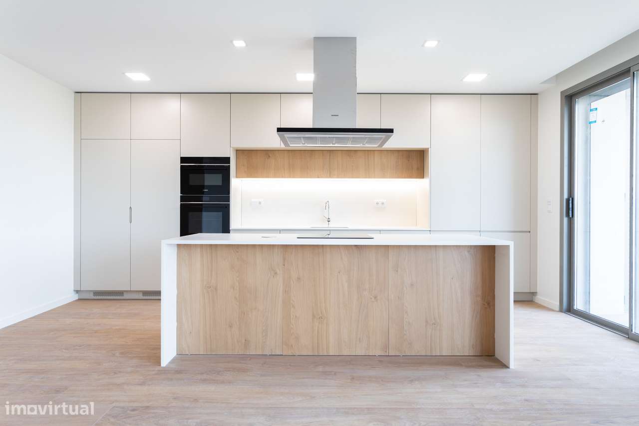 Apartamento T3 Novo a Estrear | 3 Suites | Vista Rio | Garagem Box | C-46