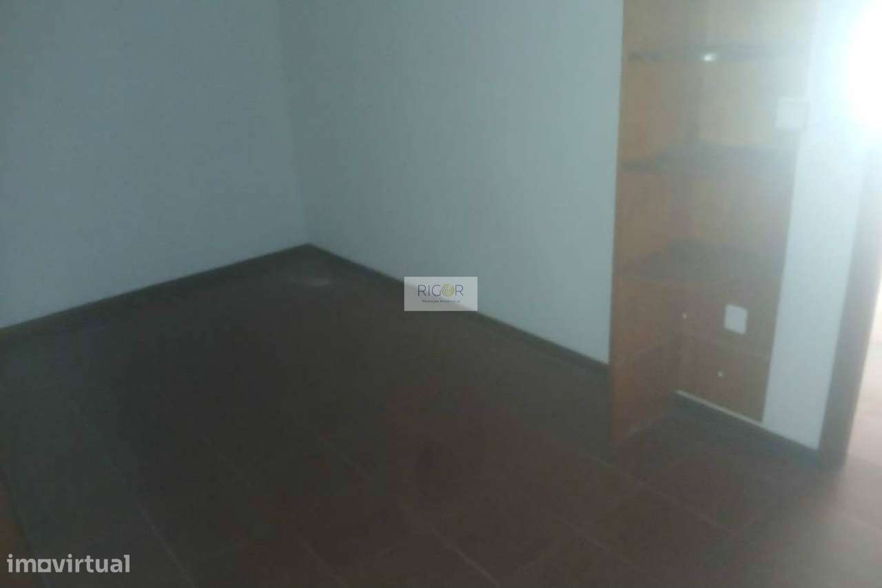 Loja de 70m2 e garagem no centro de Gueifâes - Grande imagem: 5/7