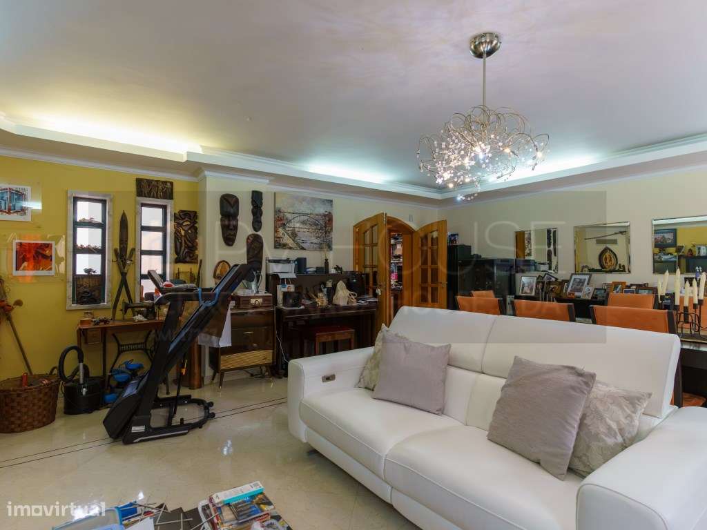 Moradia Duplex V5 duplex com Garagem Algueirão-4