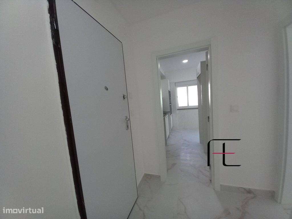 Apartamento T2 Venda em Amora,Seixal - Grande imagem: 4/32