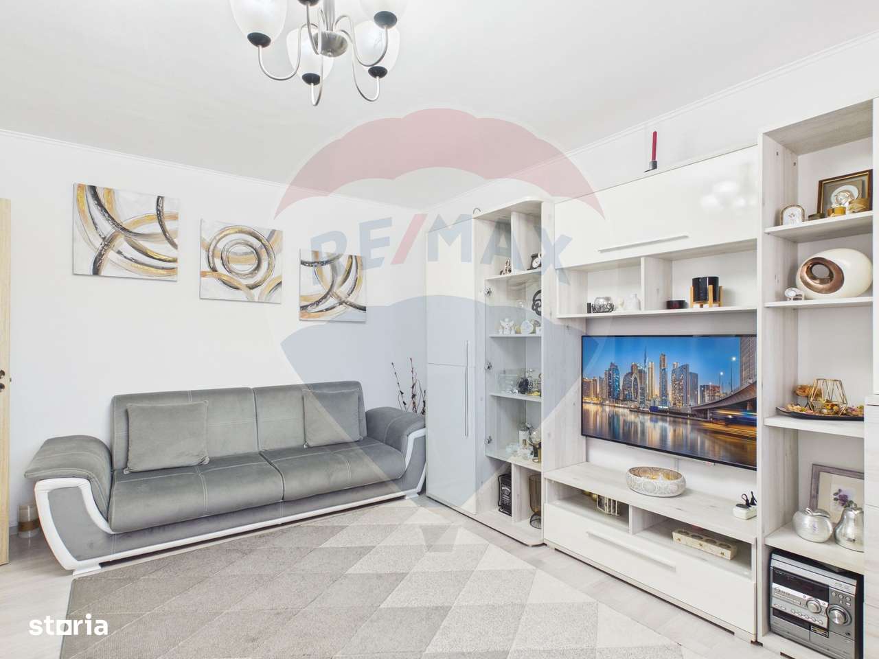 Apartament 4 camera de vanzare – complet renovat, mobilat si utilat