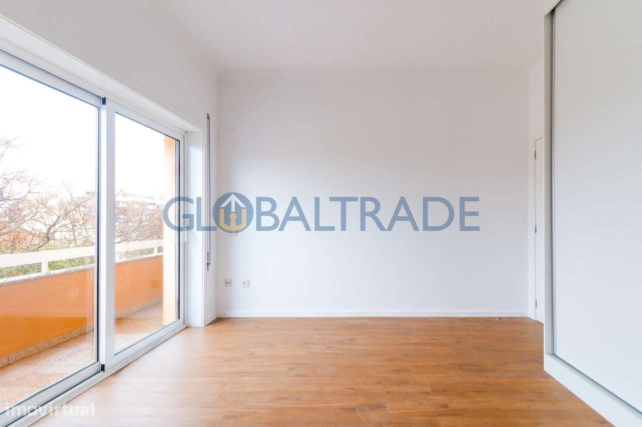 Apartamento T3 Renovado & Equipado em Águas Santas-30