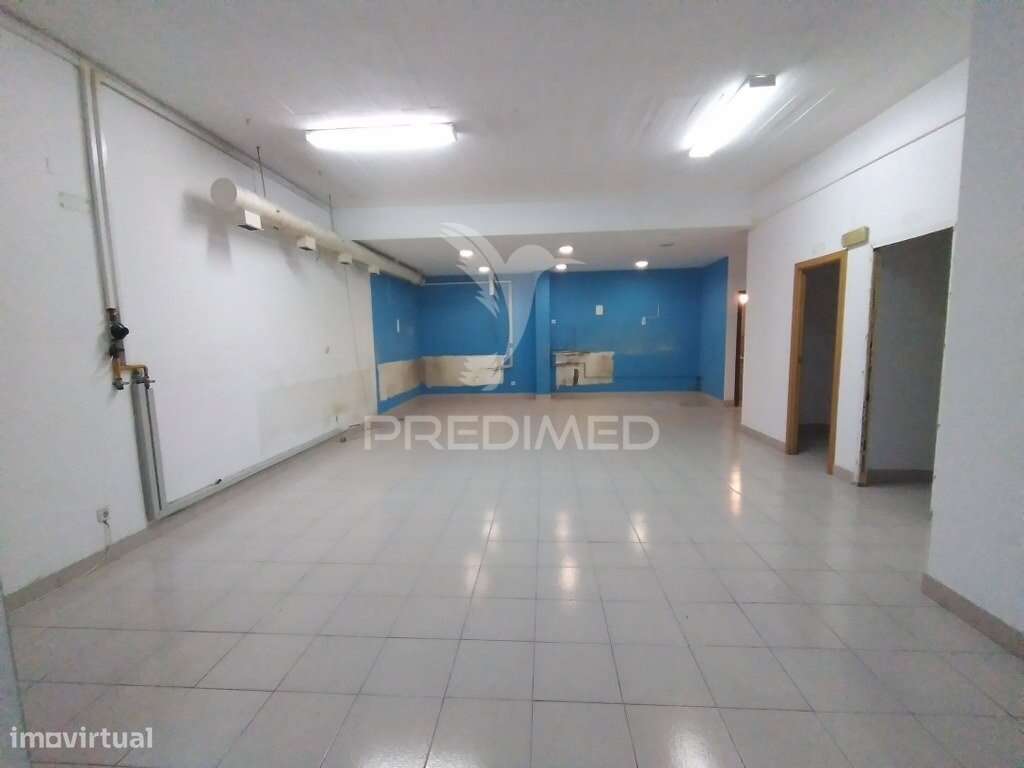 Vende se Loja  com 3 pisos Barreiro-20