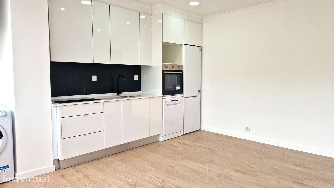 Apartamento T2+1 Remodelado com Terraço-Conforto e Conveniência na Per - Grande imagem: 5/12