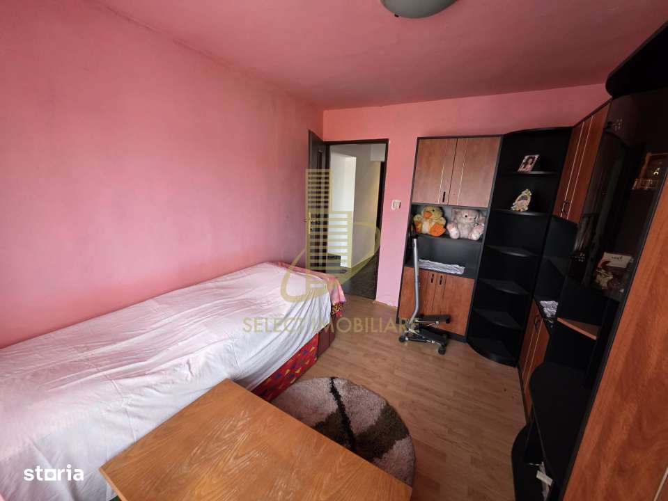 Apartament de 3 camere, decomandat, 66 mp., zona Sens-6