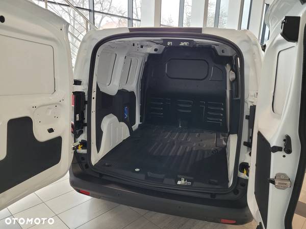 Ford Transit Courier - 13