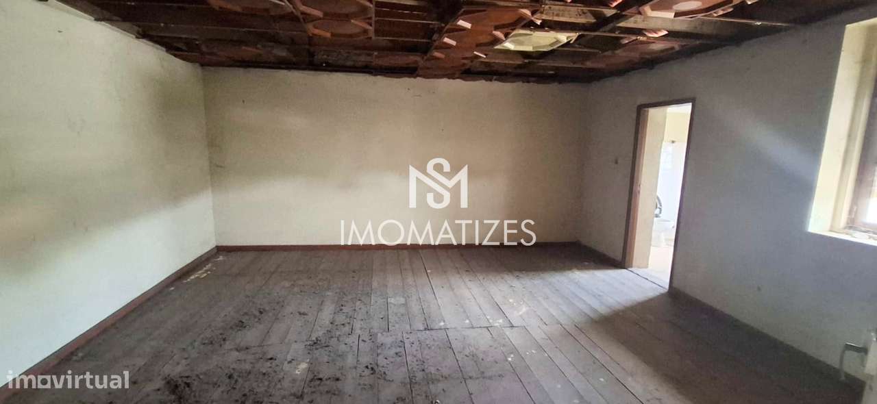 Moradia T3 para reabilitação total com grande potencial de valorização-15