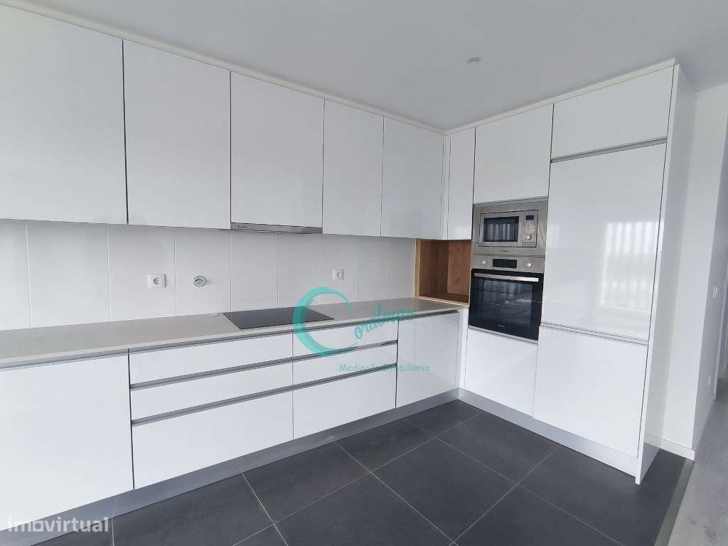 Apartamento T3 Duplex com parqueamento e arrumos na Quinta da Fábri... - Grande imagem: 3/8