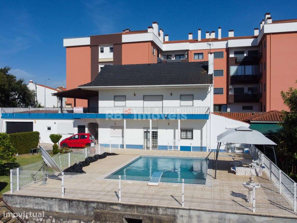 Moradia T6 com piscina e logradouro com 2744 m2, junto da urbanizaç... - Grande imagem: 3/60