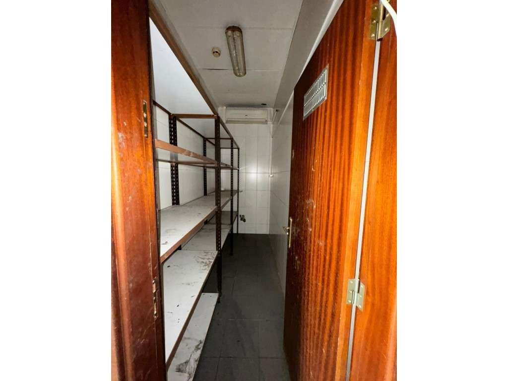 Excelente loja para venda em vila nona de Gaia . - Grande imagem: 5/23