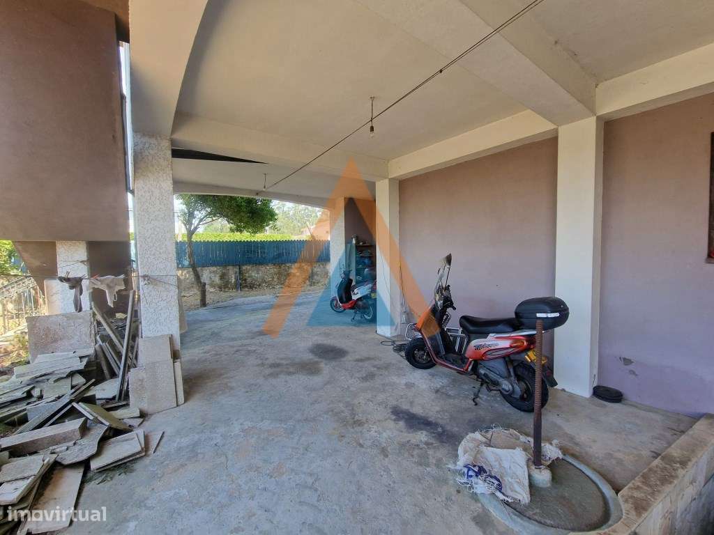 Excecional casa com 3 pisos e anexos, amplos espaços, possibilidade...-29