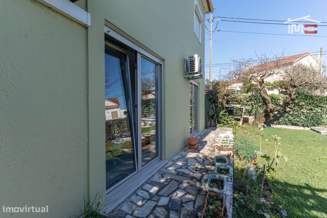 MORADIA RES DO CHÃO E PRIMEIRO ANDAR COM SEIS QUARTOS MAIS T0 COMO ... - Grande imagem: 5/40