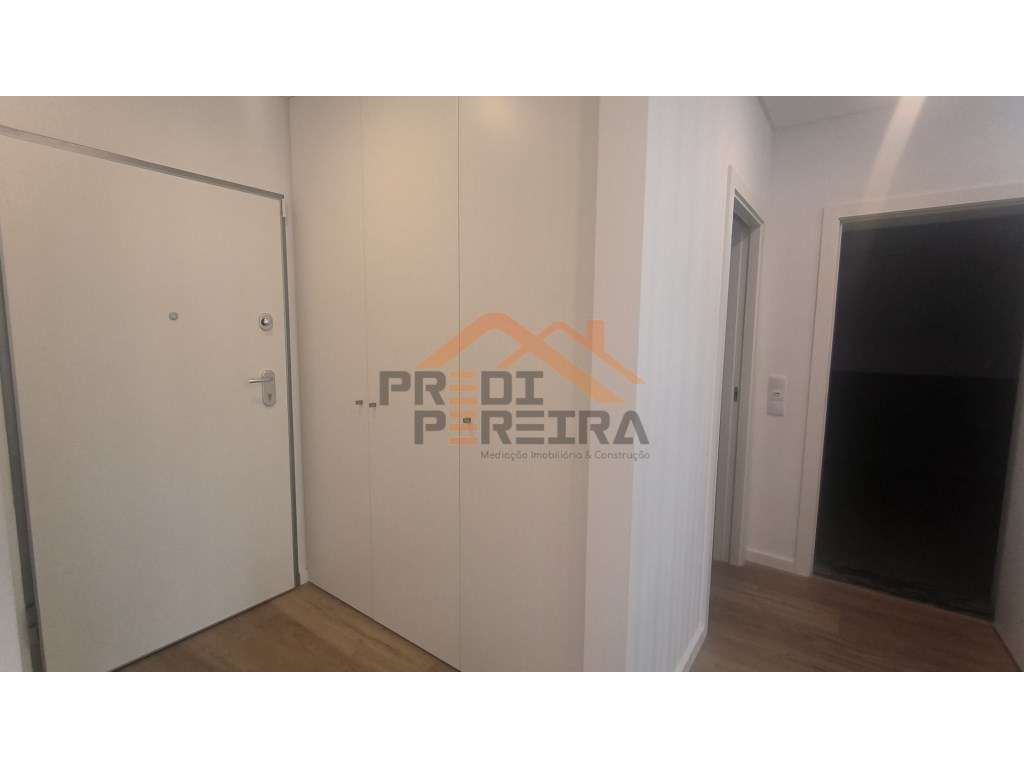 Moradia T4 em condomínio privado com piscina, no Fanqueiro em Loures-56