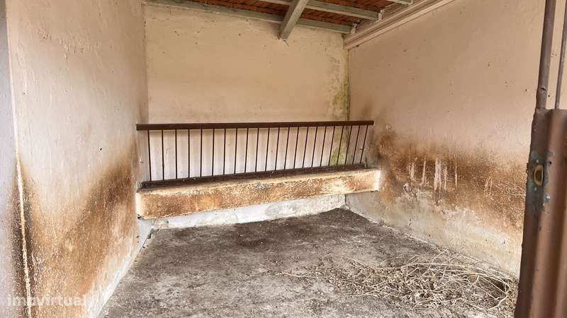 Armazém com Potencial para Moradia no Centro do Cadaval!-14