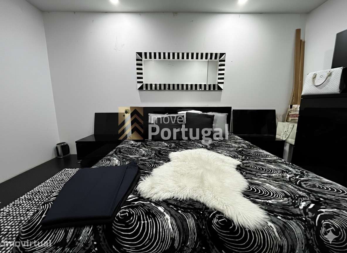 Amplo Ap. T4 Equipado, Prédio com Garagem Box e 2 Elevadores-18