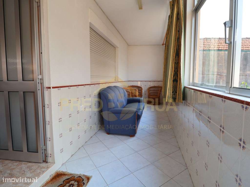 EXCELENTE MORADIA TERREA COM TERRENO E ANEXOS ARCOZELO-15