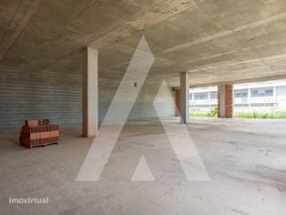 Armazém Industrial e Escritórios sito no Prior Velho / Loures - Grande imagem: 4/37