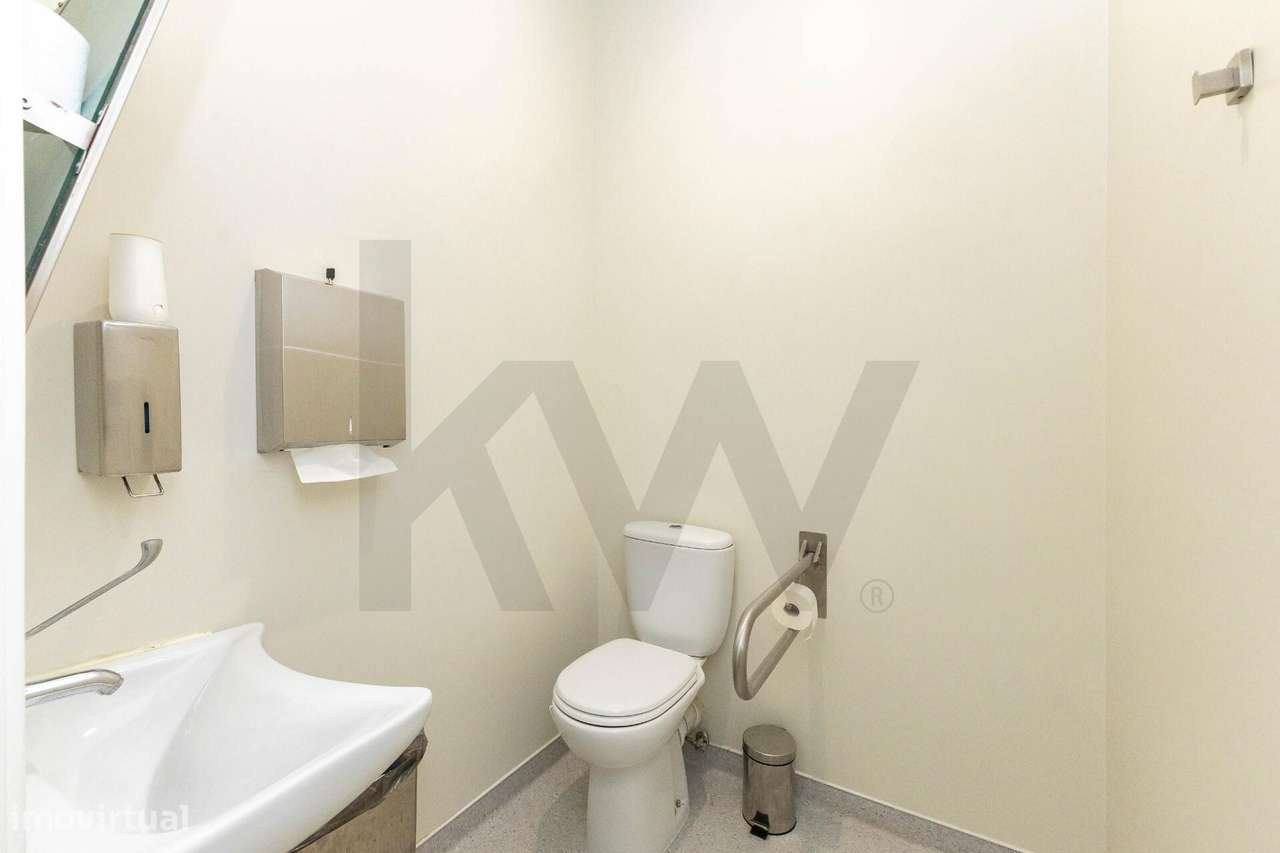 LOJA Premium em Gaia: Clínica/Escritório "Chave na Mão" ao Lado da Lin-20