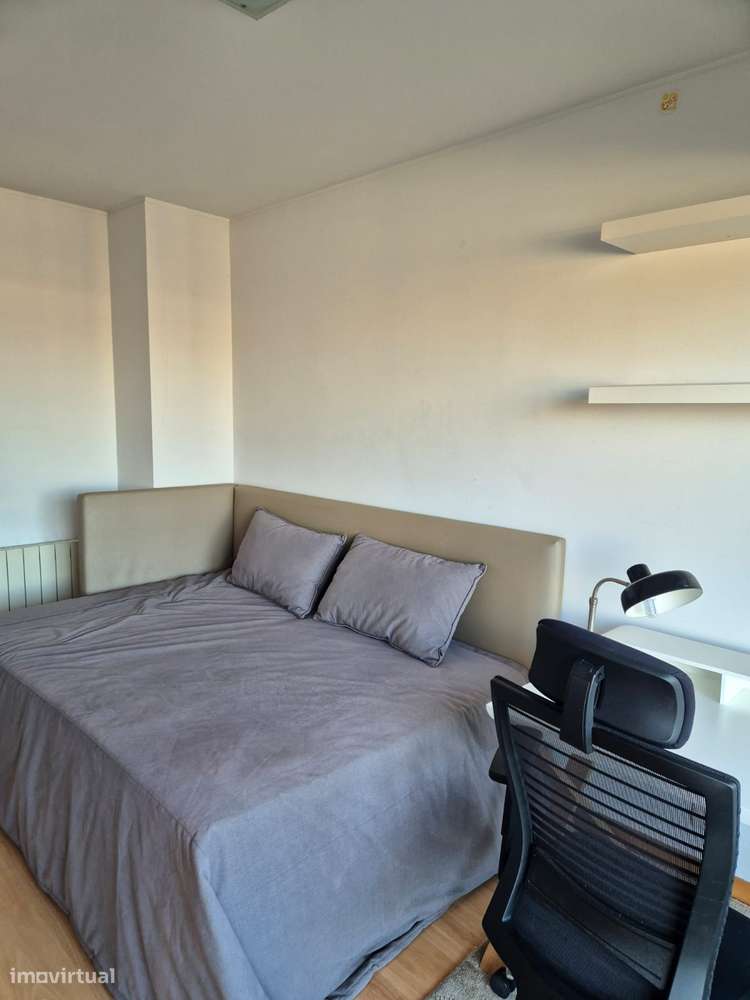 Suite c/ WC Privativo e Varanda junto ao Hospital de S. João - Grande imagem: 4/6