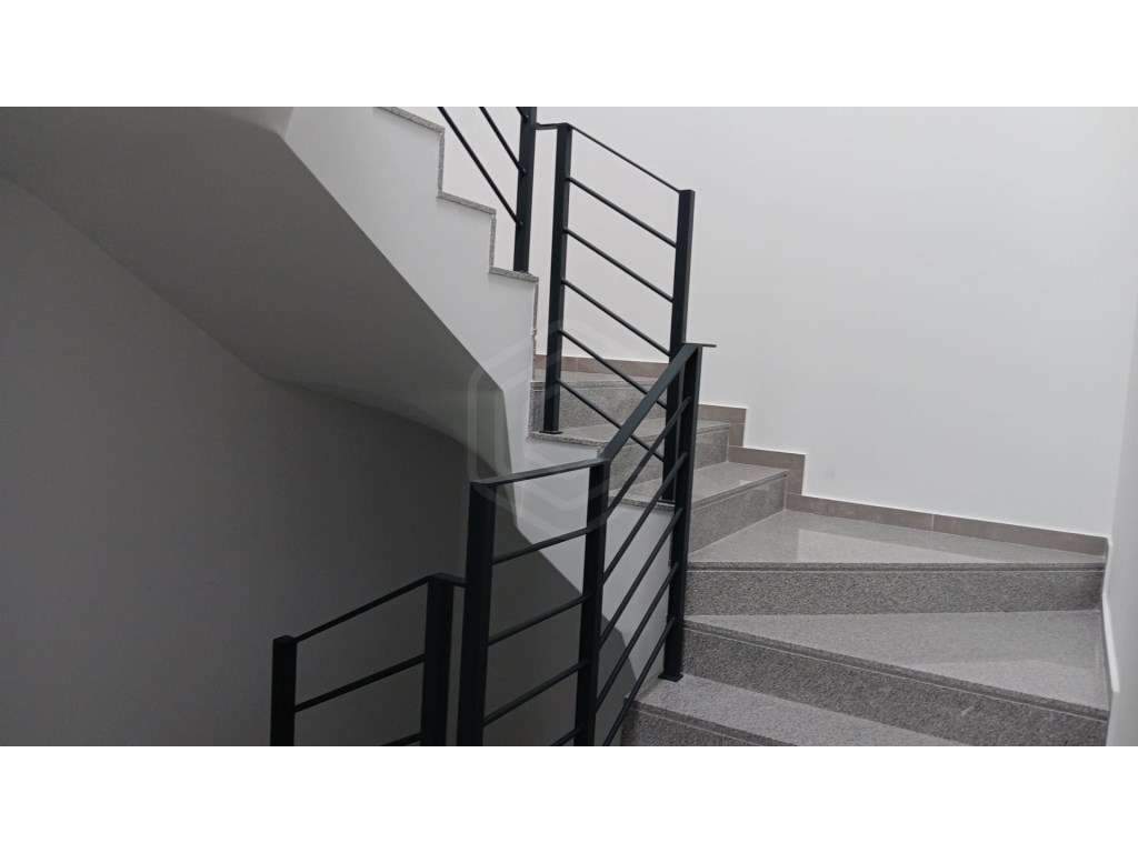 Prédio com 5 apartamentos no centro de Portimão - Grande imagem: 4/19