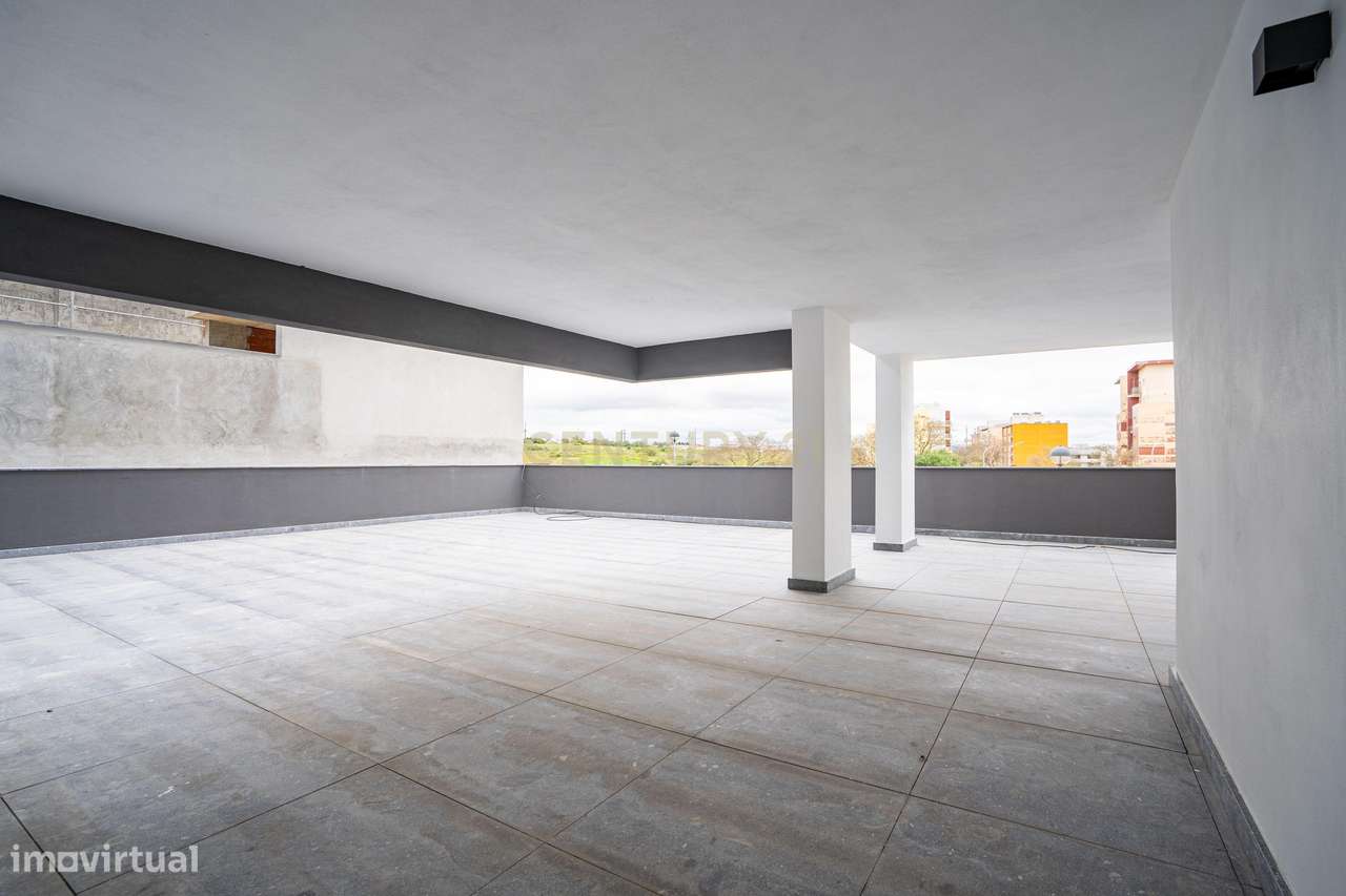 T1 Novo a Estrear com Terraço de 200m² | Ollea Village | Garagem-7