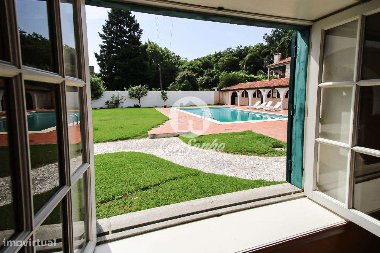 Moradia com 5 quartos, piscina e garagem fechada para 3 carros em V... - Grande imagem: 4/26