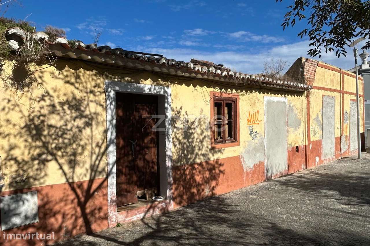 Prédio devoluto - Zona ARU em Grândola - Grande imagem: 2/12