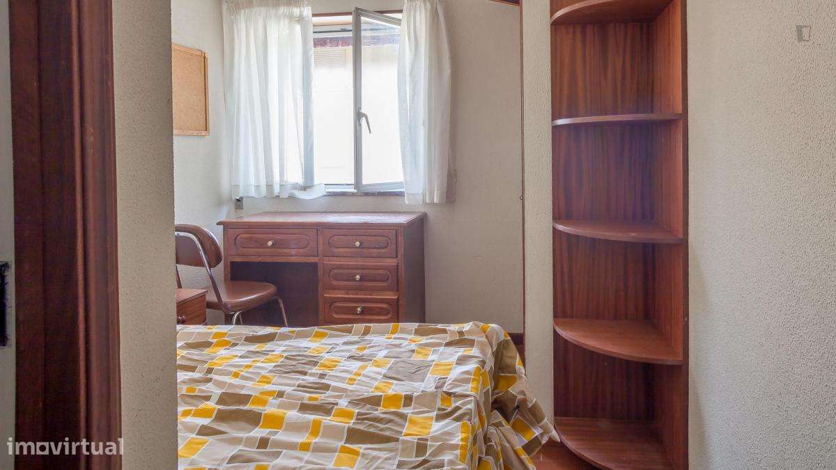 Quarto - localizado em Cidral Coimbra - Grande imagem: 4/6