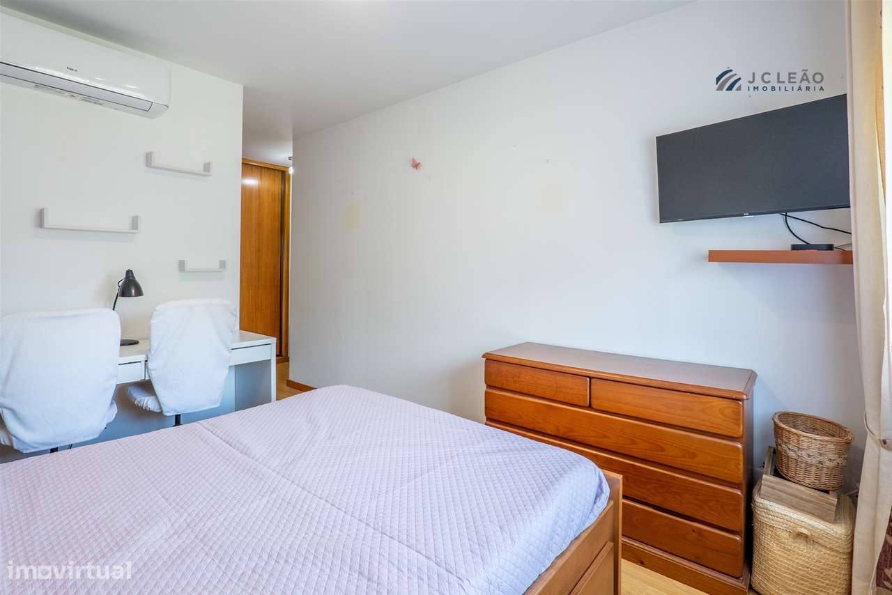 T3 com Excelente Exposição Solar no Coração de Paredes-23