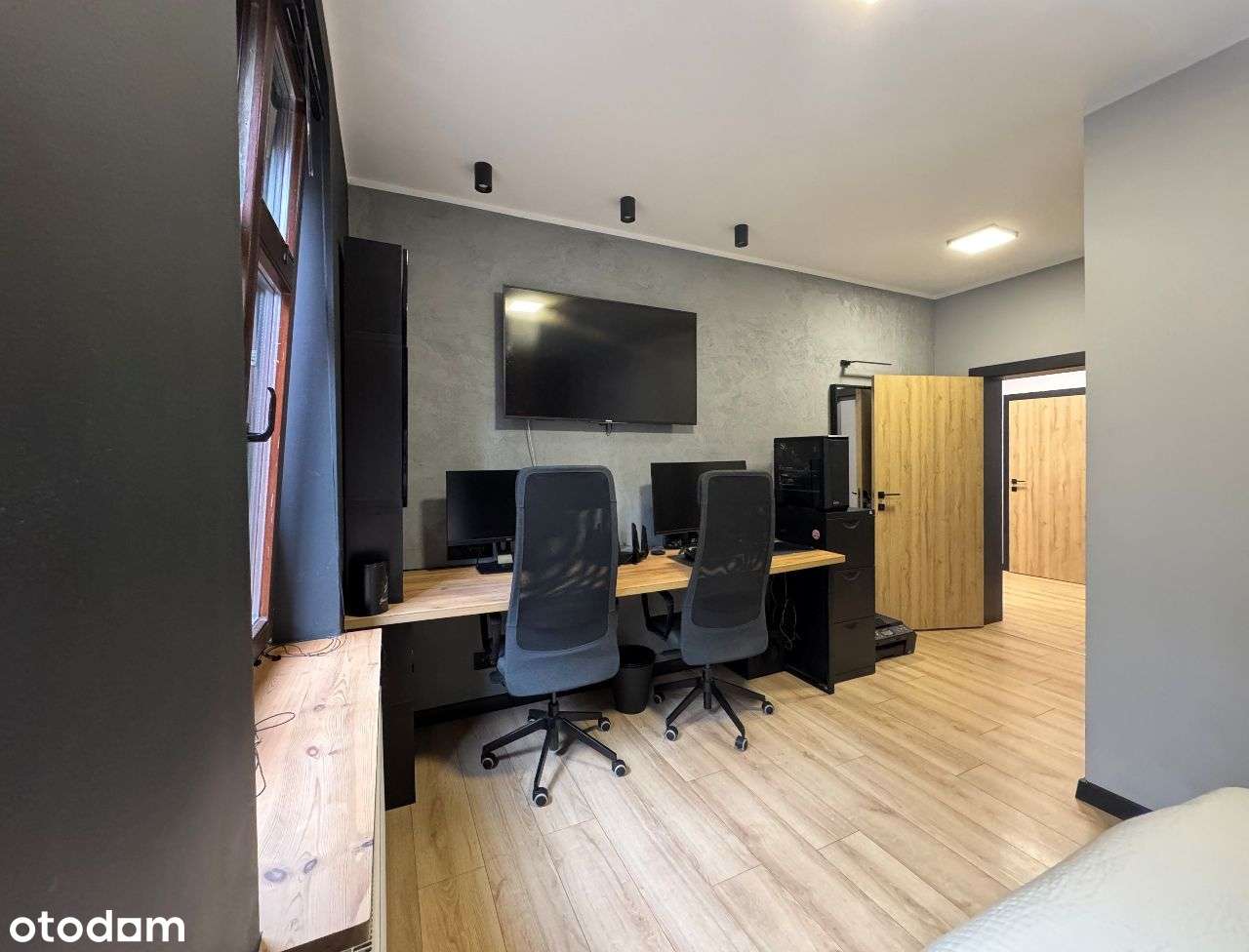 Duży dom do zamieszkania lub na działalność-10